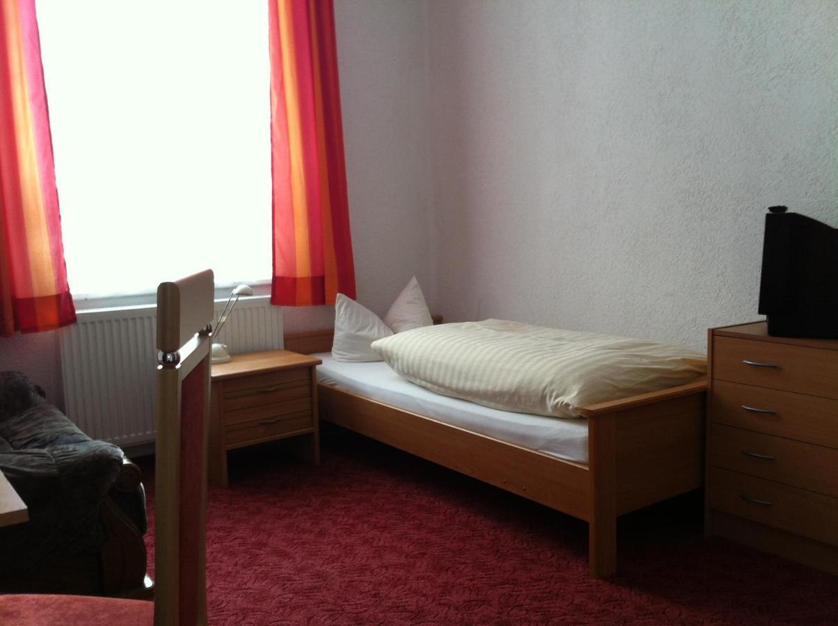 Hotel Zum Goldenen Loewen Merseburgo Habitación foto